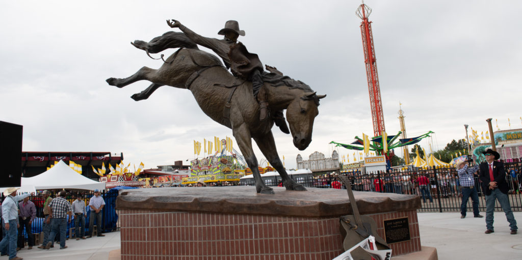 Bronze statue of Chris LeDoux unveiled at Frontier Days 2021