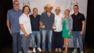 Jason Aldean Wins Two Awards