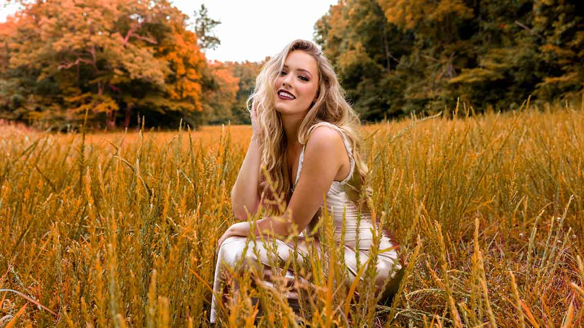 Emily Country Singer Emily Ann Roberts Joins Jamey Johnson’s What A View Tour - Country ...