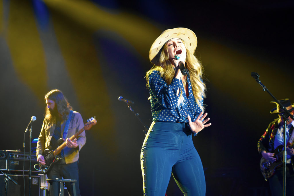 Lainey Wilson Celebrates 1 Single in Nashville Country Evolution